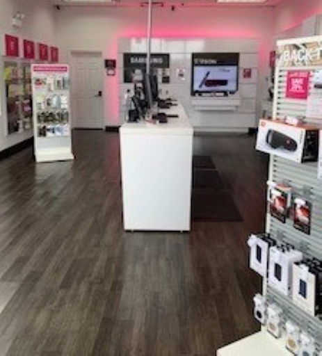 Cell Phone Store «T-Mobile», reviews and photos, 8302 Harlem Ave, Bridgeview, IL 60455, USA