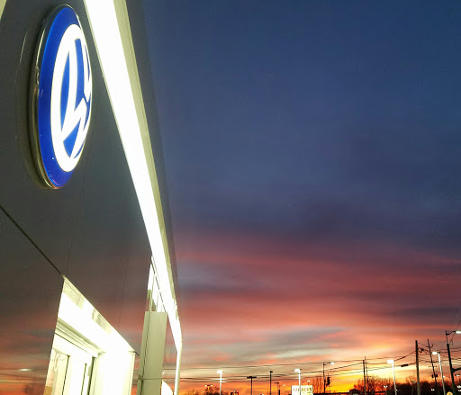 Used Car Dealer «Volkswagen of Clarksville», reviews and photos, 406 E Lewis and Clark Pkwy, Clarksville, IN 47129, USA