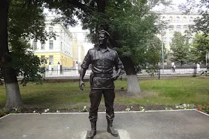 Pamyatnik Generalu Romanovu image