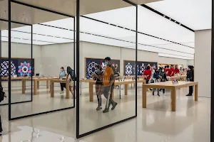 Apple New Town Plaza image