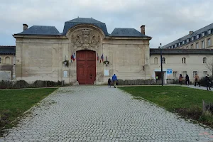 Hopital Kremlin-Bicêtre AP-HP - entrée véhicule uniquement pour consultations image