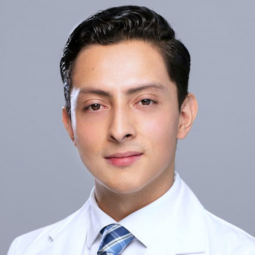 Dr. Irving Llibran Reyna Rodríguez, Dermatólogo