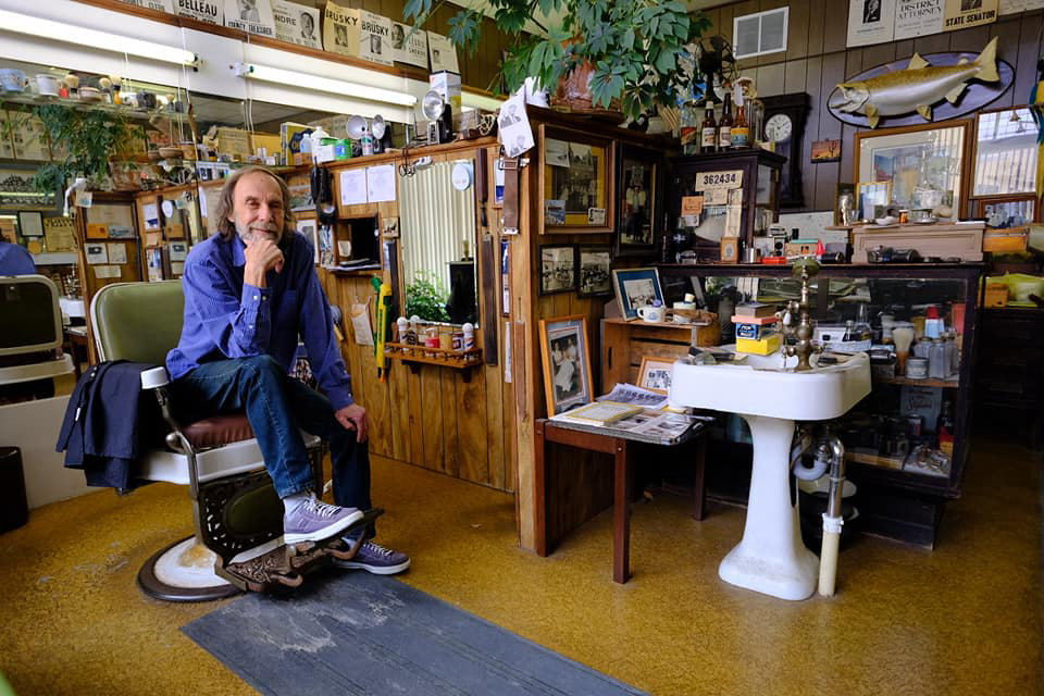 Lukes Barber Shop 54216