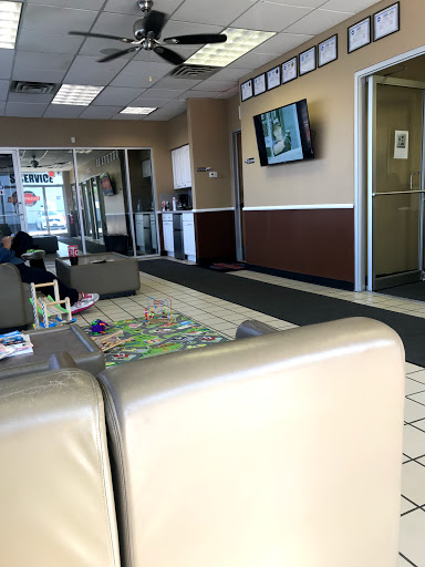 Used Car Dealer «Express Credit Auto of Tulsa», reviews and photos, 4215 S Memorial Dr, Tulsa, OK 74145, USA