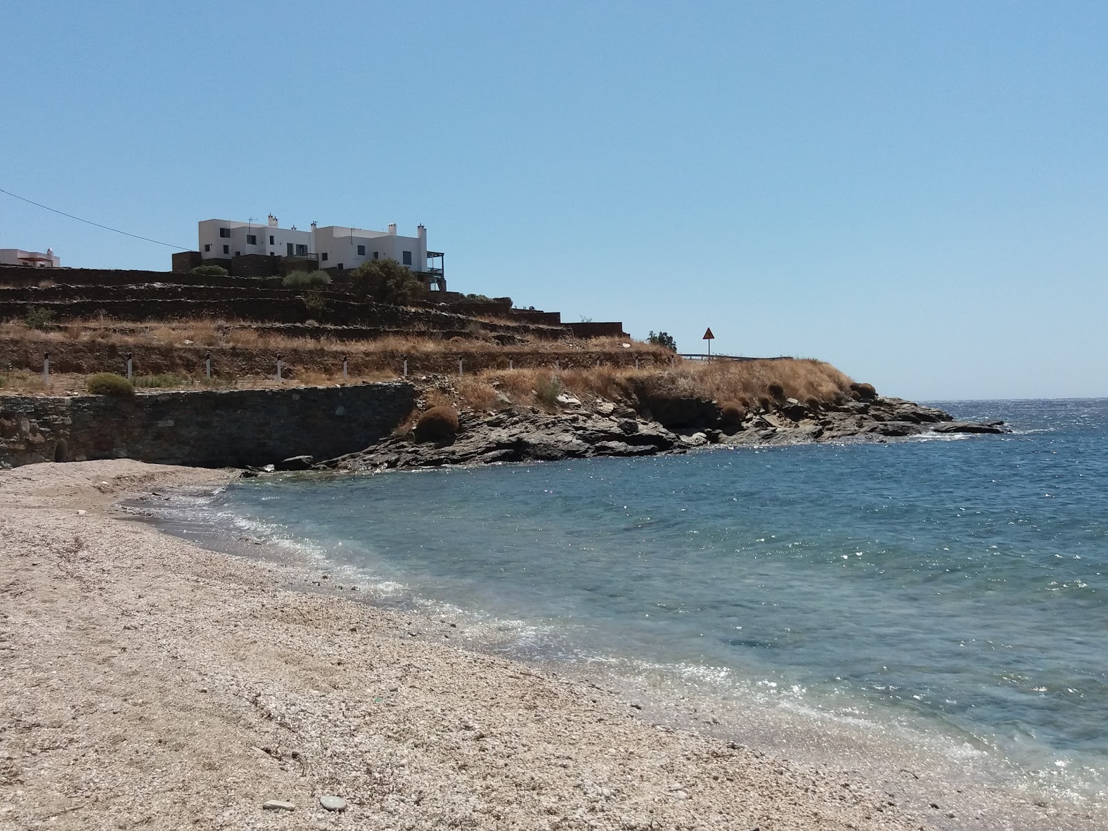 Foto de Freas beach con arena beige y guijarros superficie