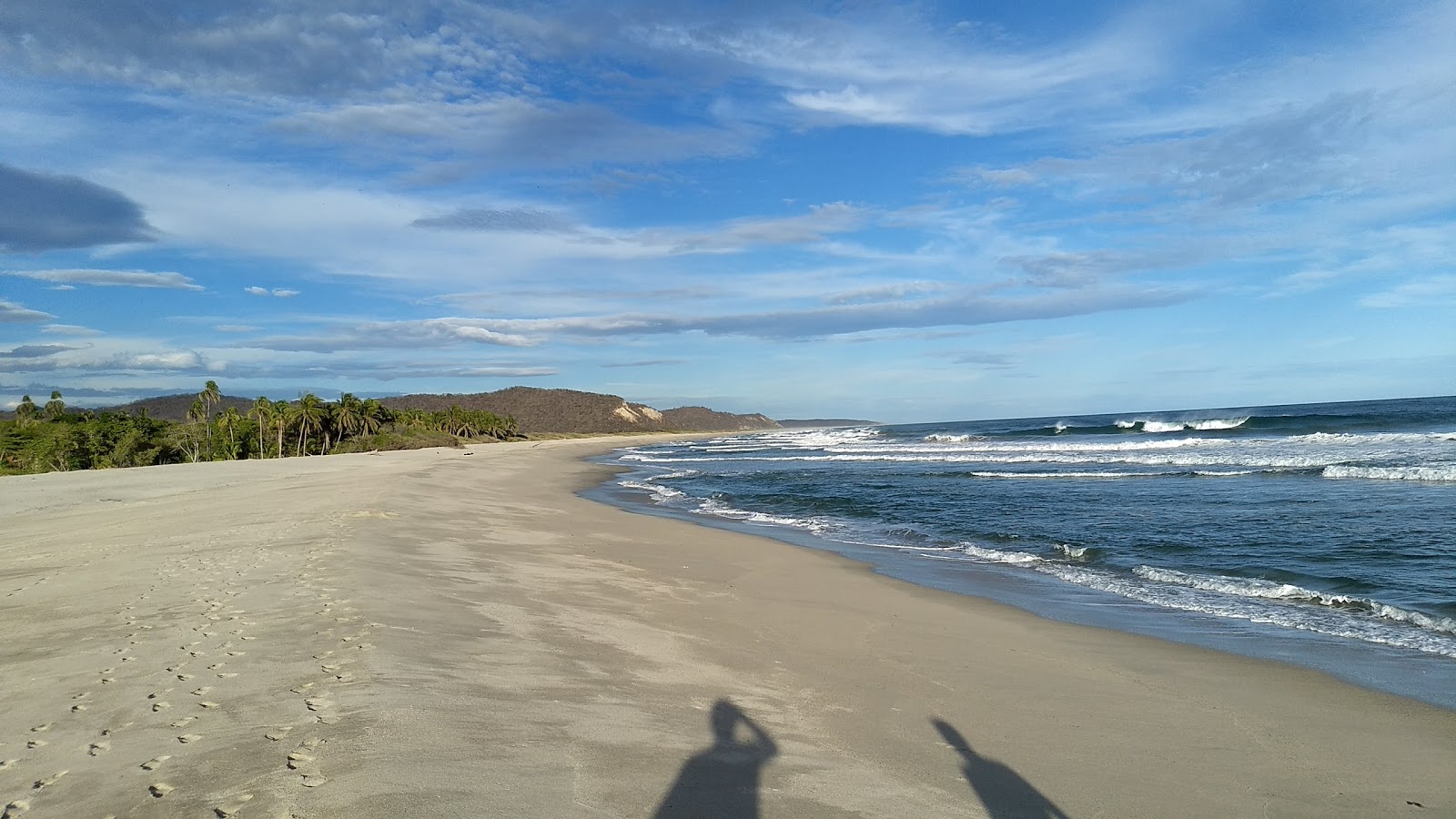 Foto av Barra de La Cruz med ljus fin sand yta