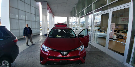 Car Dealer «Grants Pass Toyota», reviews and photos, 375 Redwood Hwy, Grants Pass, OR 97527, USA