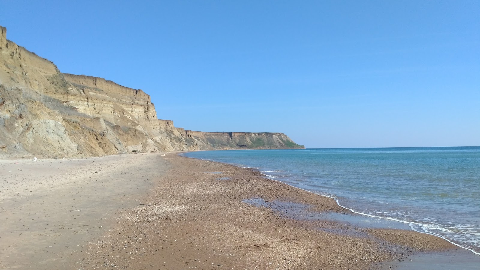 Foto van Plyazh Volna met turquoise puur water oppervlakte