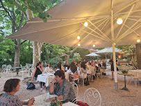 Atmosphère du Restaurant de spécialités provençales Chez Thomé à Le Tholonet - n°13