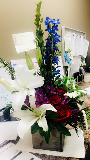 Florist «Four Seasons Florist», reviews and photos, 2141 Wilma Rudolph Blvd D, Clarksville, TN 37040, USA