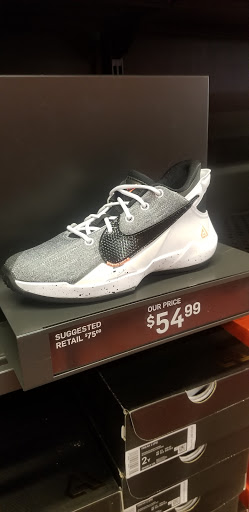 Clothing Store «Nike Factory Store», reviews and photos, 4976 Premium Outlets Way #800, Chandler, AZ 85226, USA
