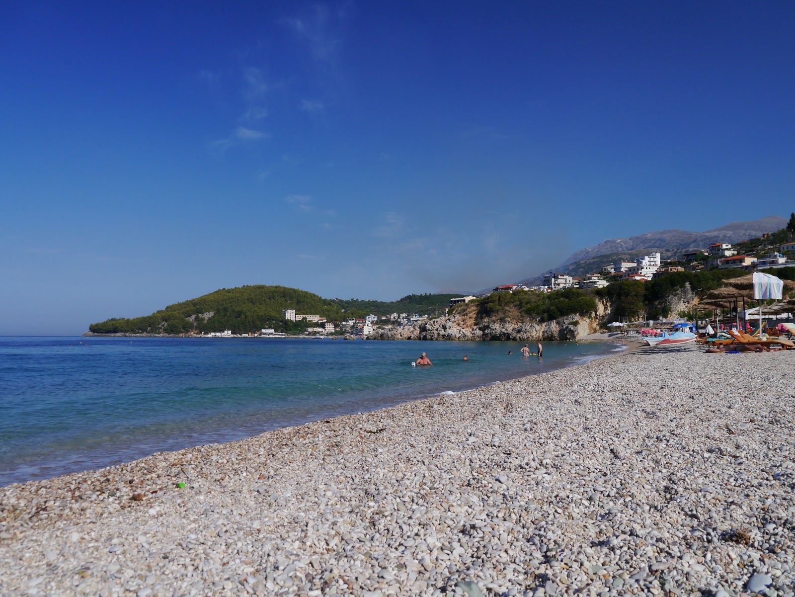 Fotografie cu Prinos beach cu nivelul de curățenie înalt