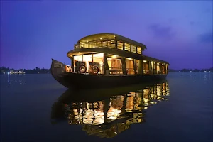 Alleppey Houseboats | Alleppey Boat House - Waves and Dales Alleppey Houseboat image