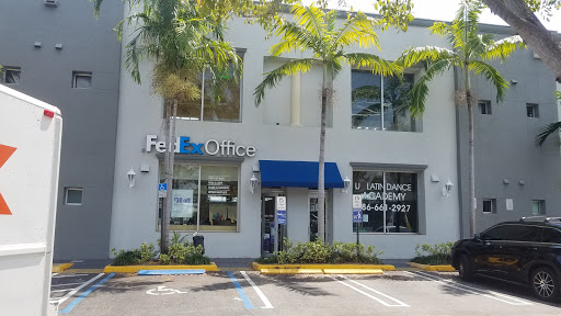 Print Shop «FedEx Office Print & Ship Center», reviews and photos, 2179 NE 163rd St, North Miami Beach, FL 33162, USA