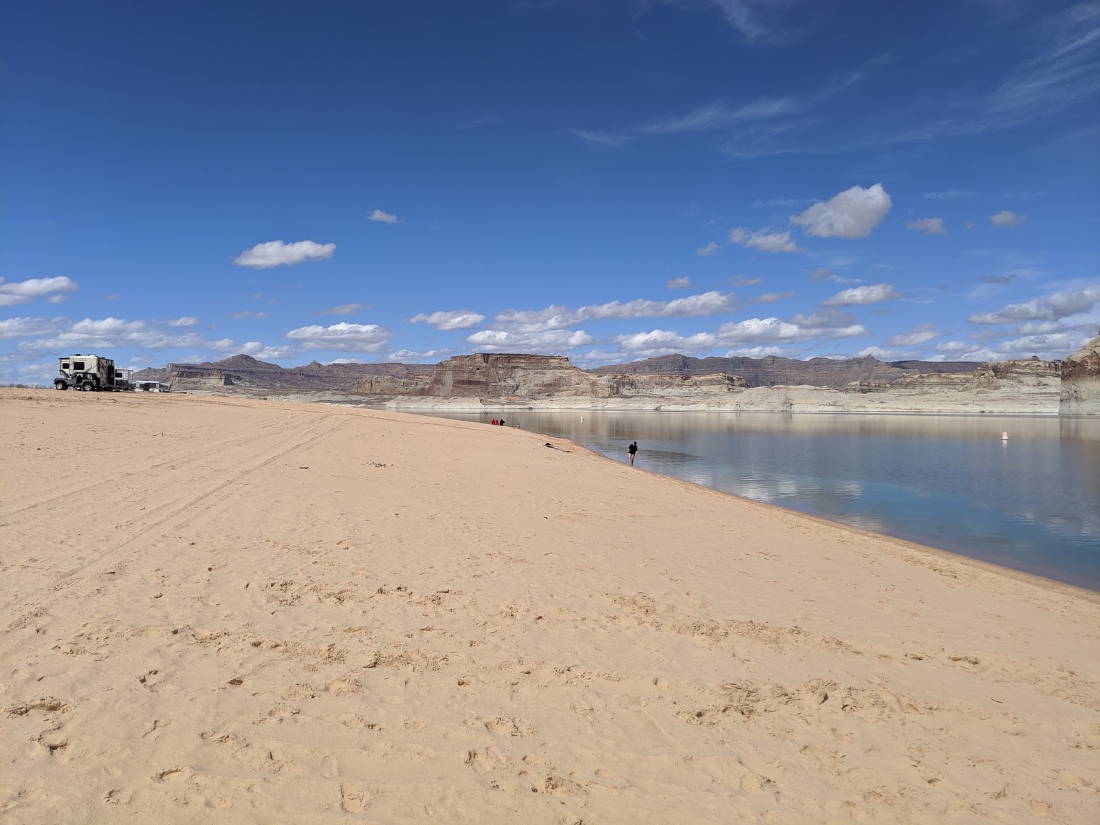 Foto van Lone Rock Beach met turquoise puur water oppervlakte