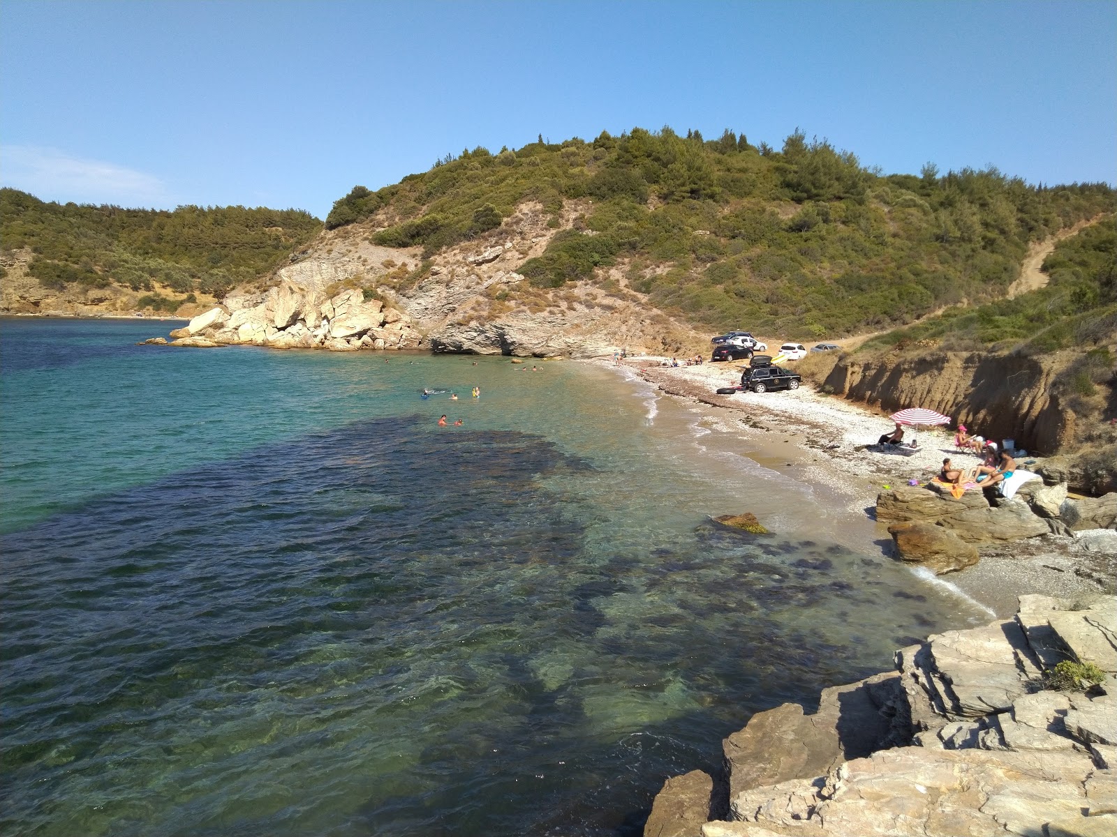 Φωτογραφία του Guzel Koy με μπεζ άμμος και βότσαλα επιφάνεια