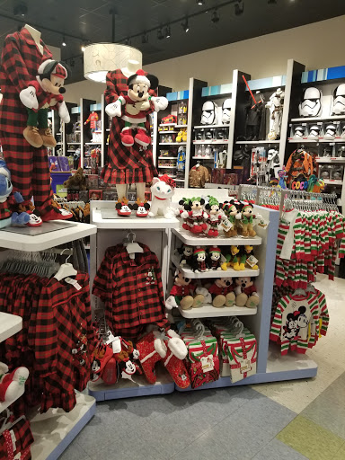 Toy Store «Disney Store», reviews and photos, 5220 Fashion Outlets Way, Rosemont, IL 60018, USA
