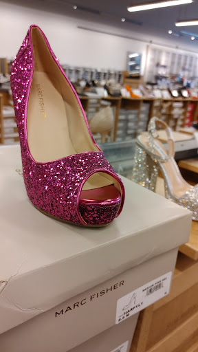 Shoe Store «DSW Designer Shoe Warehouse», reviews and photos, 10060 Reisterstown Rd, Owings Mills, MD 21117, USA