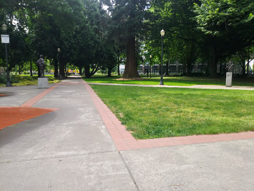 Park «Holladay Park», reviews and photos, NE Holladay St & NE 11th Ave, Portland, OR 97232, USA