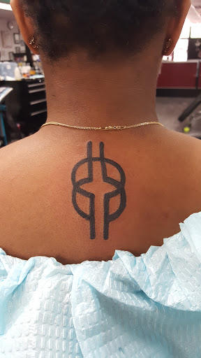 Tattoo Shop «Red Octopus Tattoos & Body Piercings», reviews and photos, 7465 Annapolis Rd, Hyattsville, MD 20784, USA