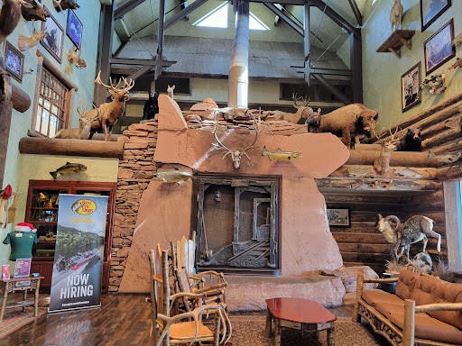 Sporting Goods Store «Bass Pro Shops», reviews and photos, 8200 Dean Martin Dr, Las Vegas, NV 89139, USA