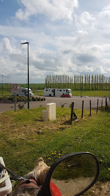 Parking PUBLIC .aire camping car charles CHALMEAU à Bellechaume