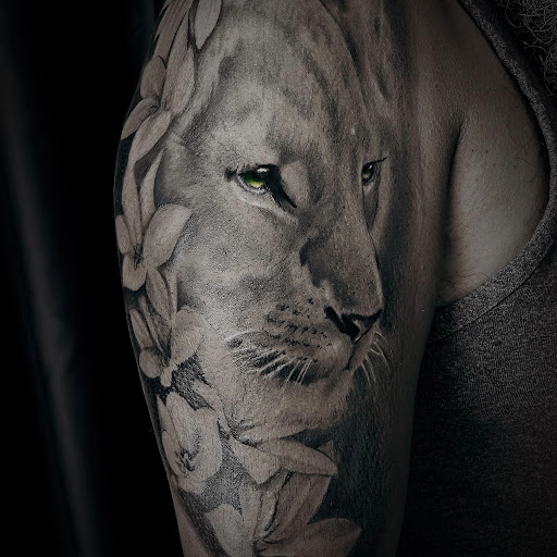 Explore bumblebee tattoo ideas, creative tattoo ideas in Long Beach, available at 579 Tattoo Studio