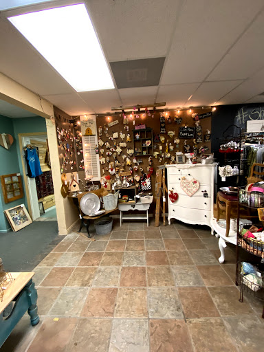 Furniture Store «3 Vintage Chicks», reviews and photos, 13012 N Cave Creek Rd, Phoenix, AZ 85022, USA