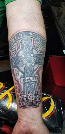 Tattoo Shop «LONE WOLF TATTOO», reviews and photos, 211 Bedford Ave, Bellmore, NY 11710, USA