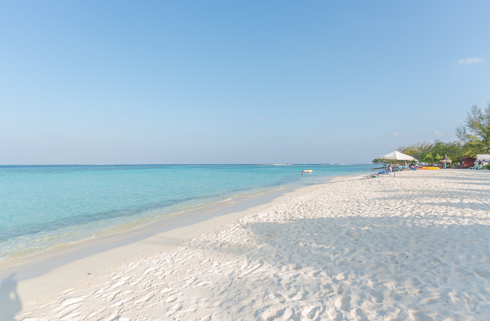Photo de Gulhi Beach avec sable fin blanc de surface