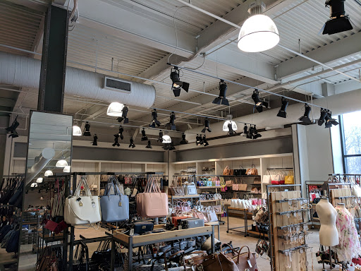 Shoe Store «DSW Designer Shoe Warehouse», reviews and photos, 10400 Old Georgetown Rd, Bethesda, MD 20814, USA