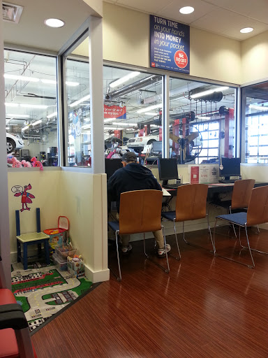 Travel Agency «AAA Vernon Hills Car Care Plus», reviews and photos, 1680 N Milwaukee Ave, Vernon Hills, IL 60061, USA