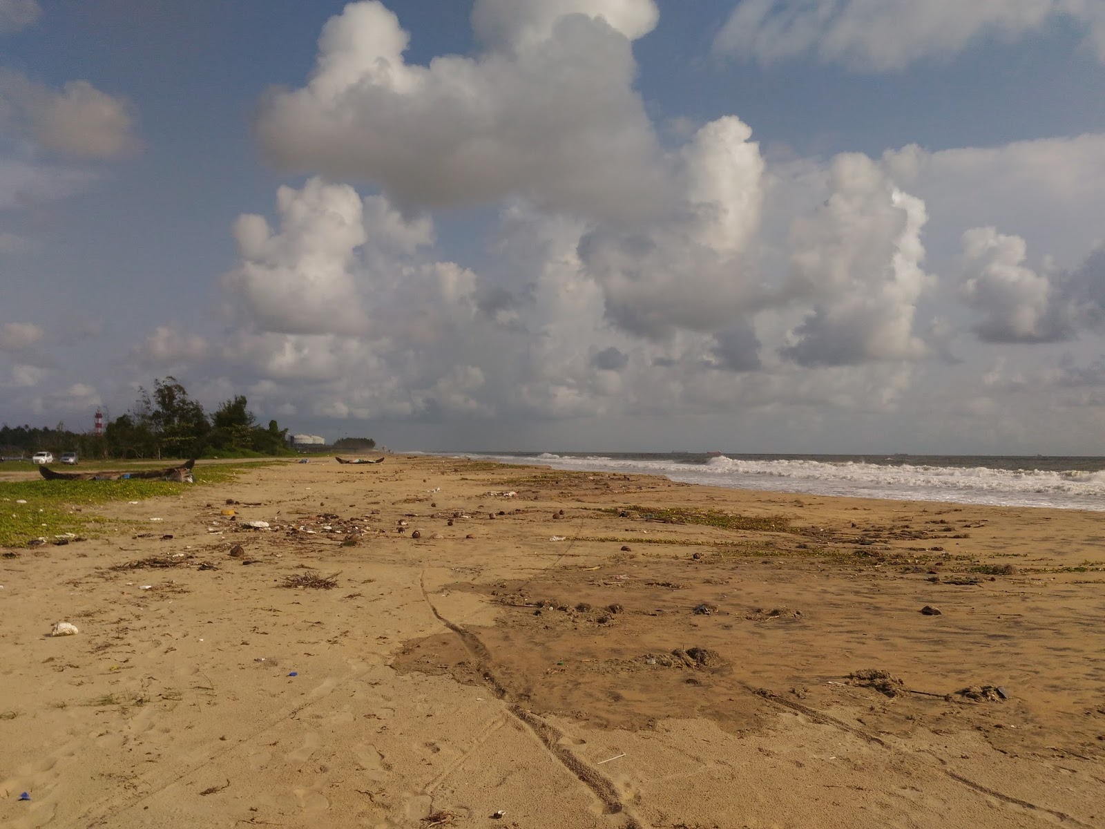 Φωτογραφία του Puthuvype Beach με τυρκουάζ νερό επιφάνεια