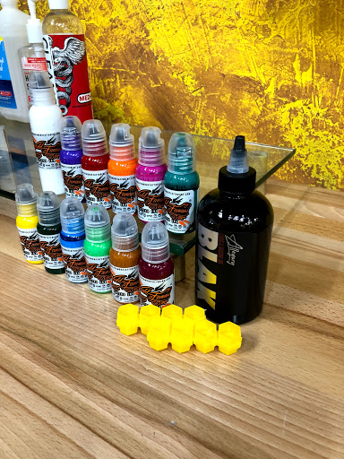 Tattoo Shop «Scratch The Surface Tattoo», reviews and photos, 6550 International Dr #111, Orlando, FL 32819, USA