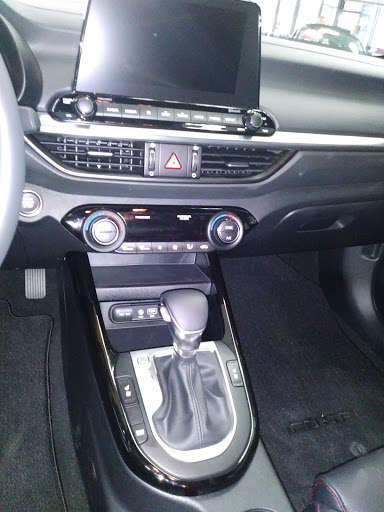 Car Dealer «Legend Kia», reviews and photos, 12115 I-35, San Antonio, TX 78233, USA