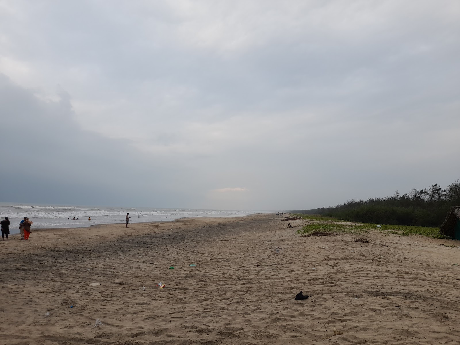 Foto av Shankaraguptham Beach med lång rak strand
