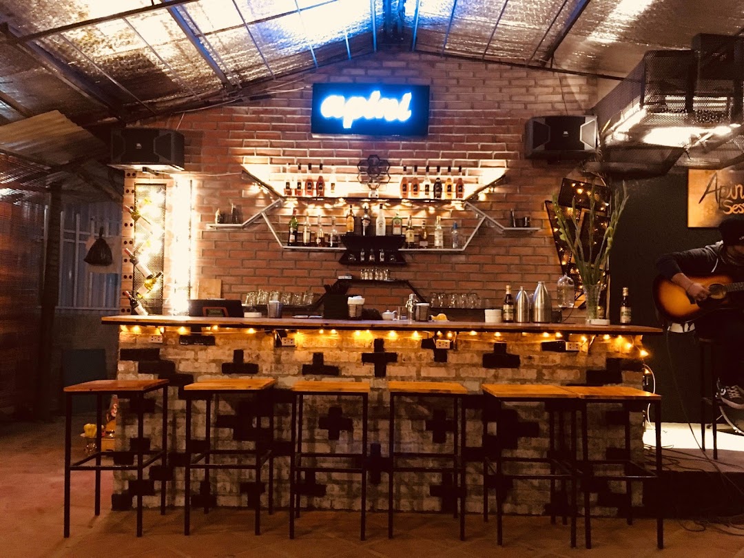 Apini Bar