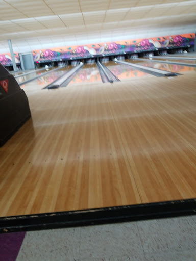 Bowling Alley «Crest Lanes Inc», reviews and photos, 2014 W 2nd St, Marion, IN 46952, USA