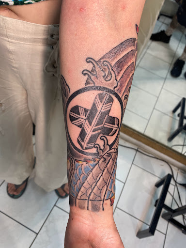 Explore men tattoo sleeve ideas, creative tattoo ideas in Honolulu, available at 434 TATTOO WAIKIKI