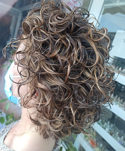 Peluquería y Beauty Victoria en Almoharín, Cáceres‎