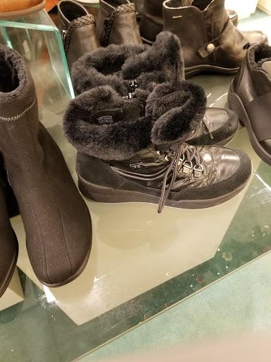 Department Store «Von Maur», reviews and photos, 4444 1st Ave NE, Cedar Rapids, IA 52402, USA