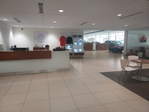 BMW Dealer «Chapman BMW On Camelback», reviews and photos, 830 E Camelback Rd, Phoenix, AZ 85014, USA