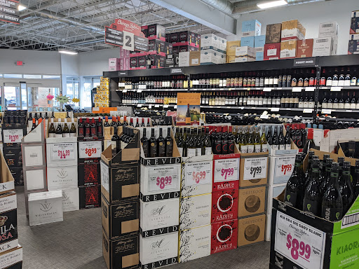 Liquor Store «Chicago Lake Liquors», reviews and photos, 825 E Lake St, Minneapolis, MN 55407, USA