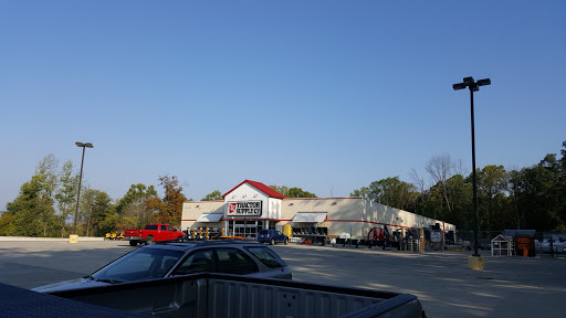 Home Improvement Store «Tractor Supply Co.», reviews and photos, 5790 State Rd 46, Bloomington, IN 47404, USA