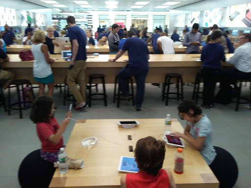 Computer Store «Apple Christiana Mall», reviews and photos, 125 Stanton Christiana Rd, Newark, DE 19702, USA