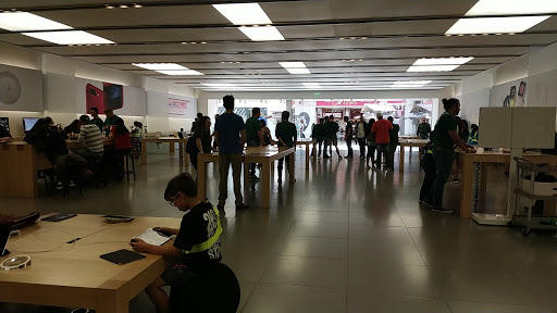 Computer Store «Apple La Cantera», reviews and photos, 15900 La Cantera Pkwy, San Antonio, TX 78256, USA