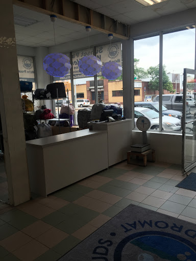 Laundromat «Bubbles & Suds Laundromat», reviews and photos, 5119 4th Ave, Brooklyn, NY 11209, USA