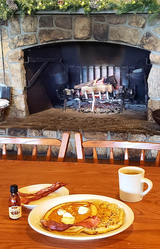 American Restaurant «Cracker Barrel Old Country Store», reviews and photos, 2003 Eatonton Rd, Madison, GA 30650, USA