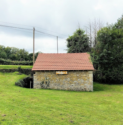 Bibliothèque du lavoir à Moussy