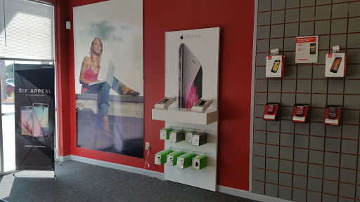 Cell Phone Store «GoWireless Verizon Authorized Retailer», reviews and photos, 23801 US-27, Lake Wales, FL 33859, USA